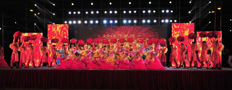 琼海市2014年元宵节歌舞晚会 传统与现代交融的民间盛宴